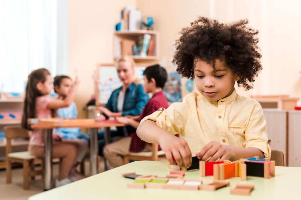 image enfants Montessori
